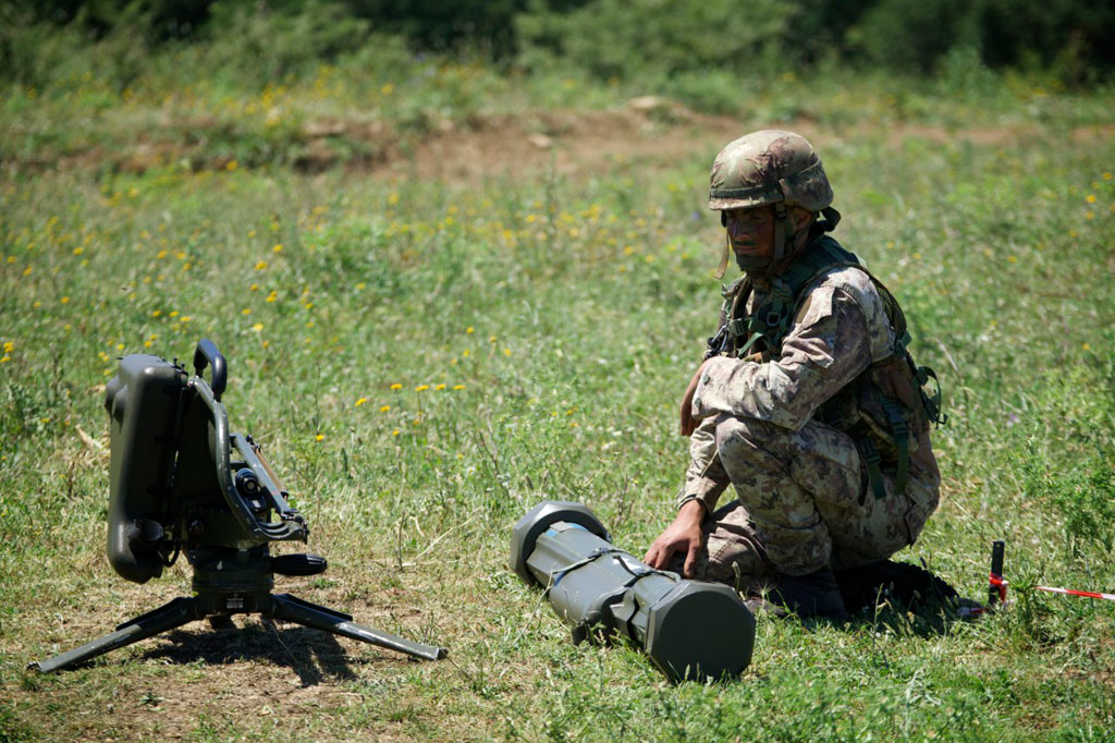 Lanciatore e missile nel contenitore - Foto: Esercito Italiano