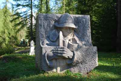 Uno degli Alpini di guardia