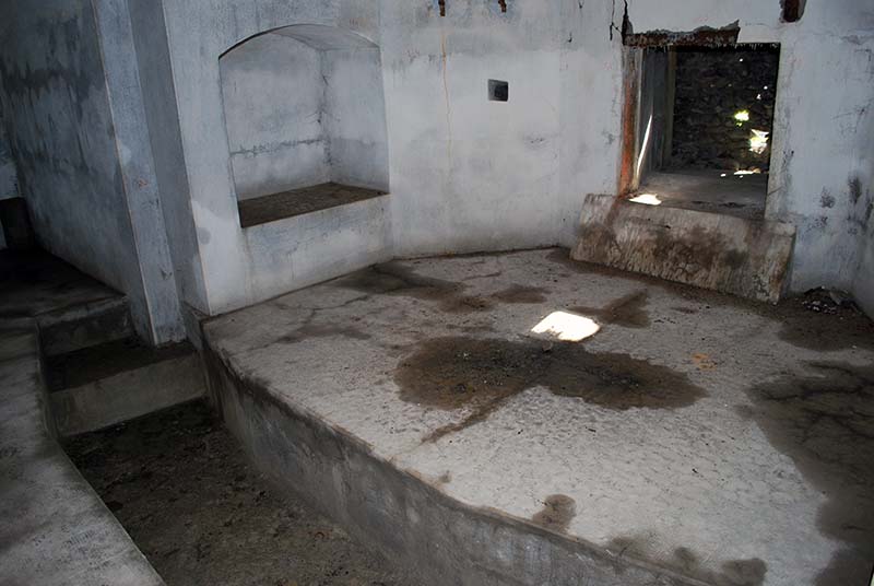 Postazione per pezzo da 75/27, previsto sull'affusto campale, qui in funzione anticarro nell'opera 4 dello sbarramento di But a Priola 75