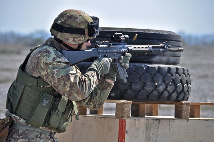 AR 70/90 - Foto Esercito Italiano AR 70/90 - Foto Esercito Italiano