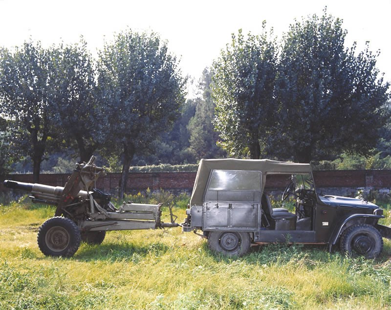 AR59 con 105/14 al traino in una immagine della Oto Melara