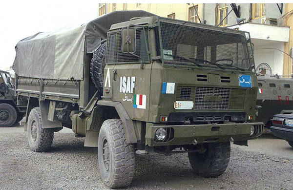 ACM 90 in Afganistan nel 2005. Notare le griglie di protezione aggiuntive