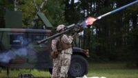 Marines spara un missile da addestramento - Foto: Marines.mil