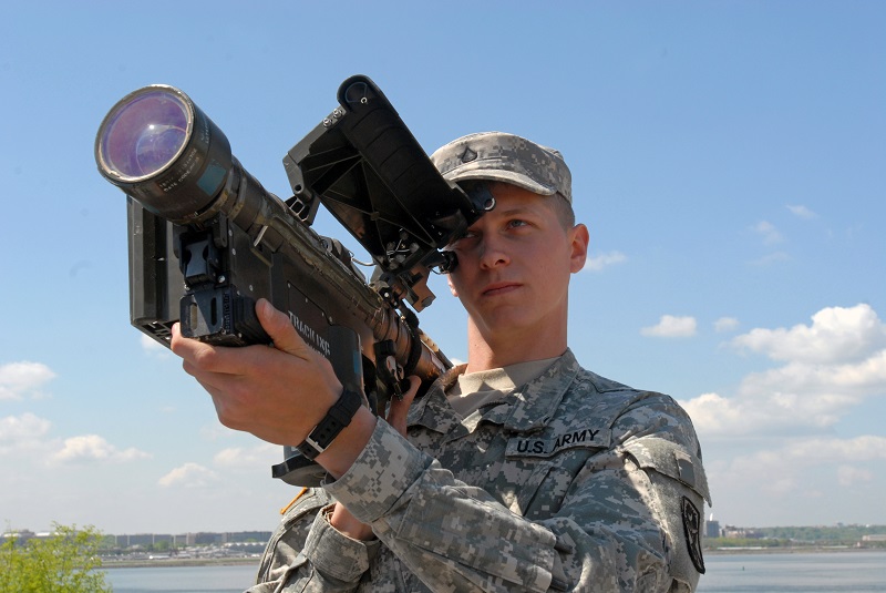 Soldato del 2nd Battalion, 263rd Air Defense Artillery con Stinger - Foto: US Army via Flickr